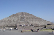 メキシコシティ市内+テオティワカン観光＜終日＞（日本語ガイド／混載ツアー）